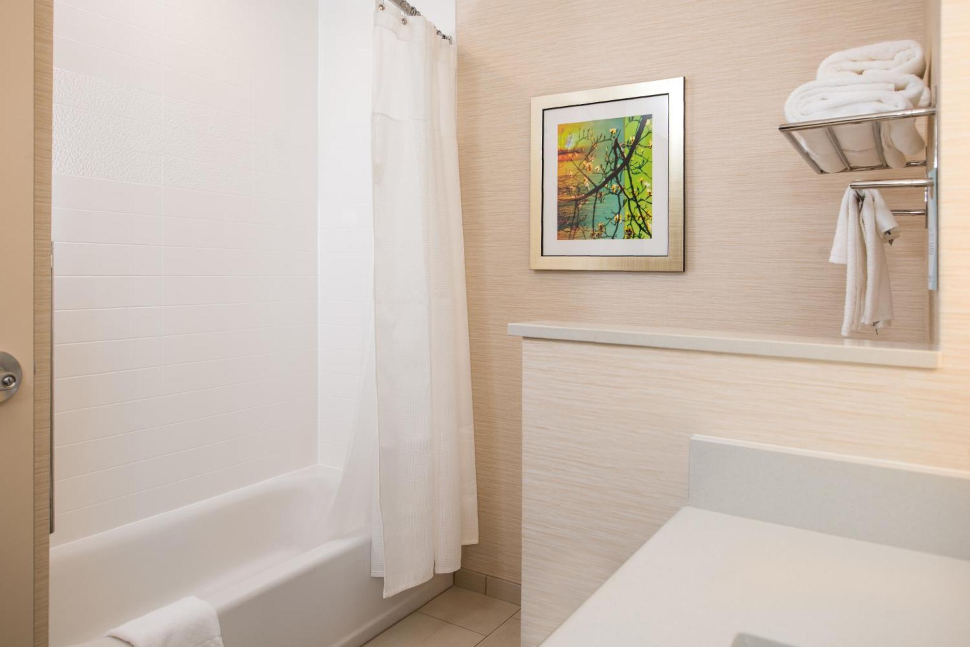 Fairfield & By Marriott Akron Hotel Stow